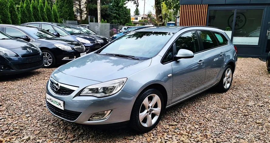 Opel Astra cena 19900 przebieg: 246000, rok produkcji 2011 z Koluszki małe 631